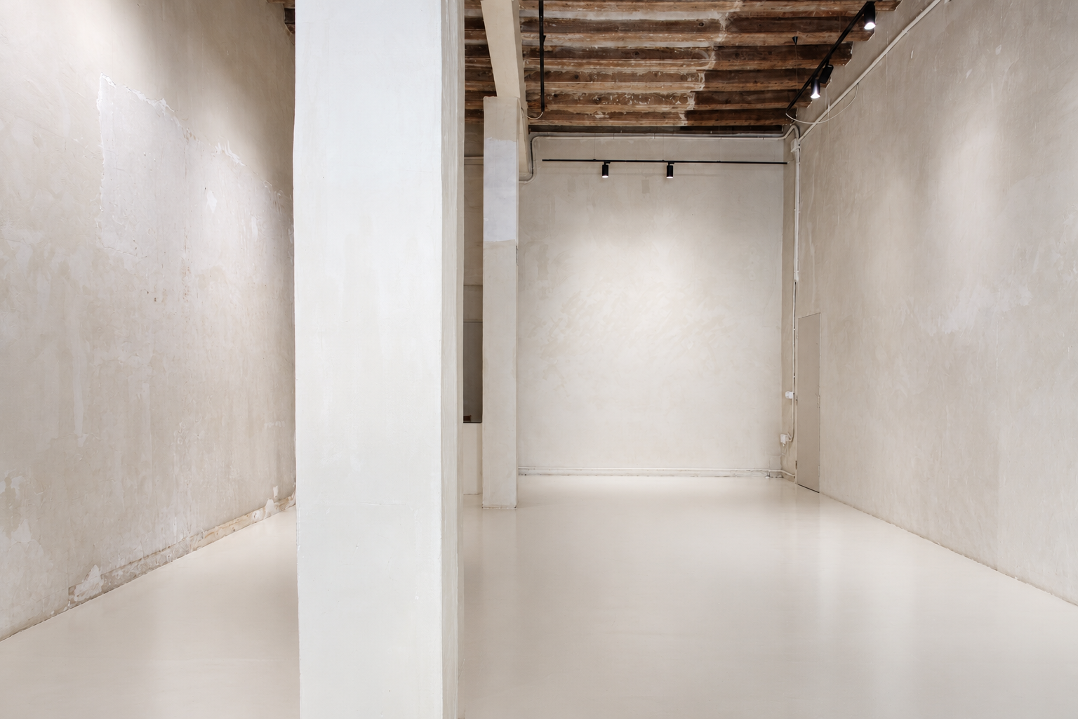 Interior de Escat Gallery en Trafalgar, Barcelona